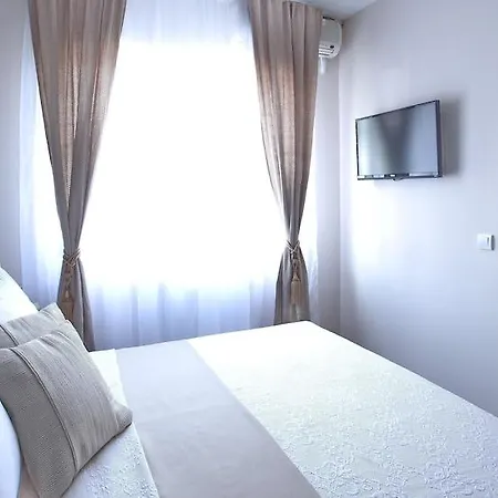 Hotel Garni Vozarev