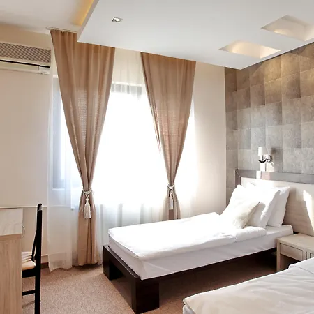 Hotel Garni Vozarev 3*