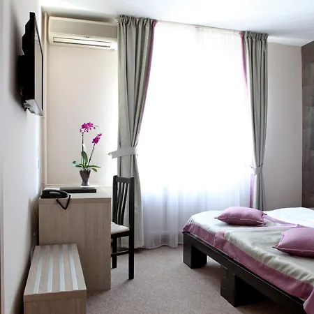 Hotel Garni Vozarev Bělehrad