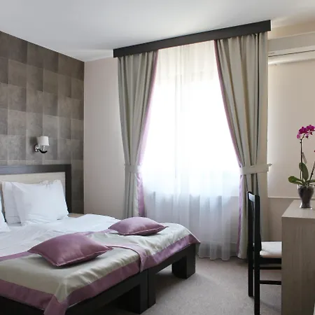 Hotel Garni Vozarev 3*