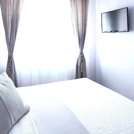 Hotel Garni Vozarev 3*