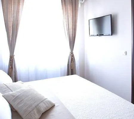 Hotel Garni Vozarev Bělehrad