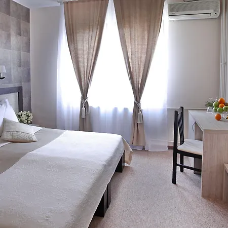 Garni Vozarev 3* Belgrade