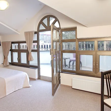 Garni Vozarev Belgrade