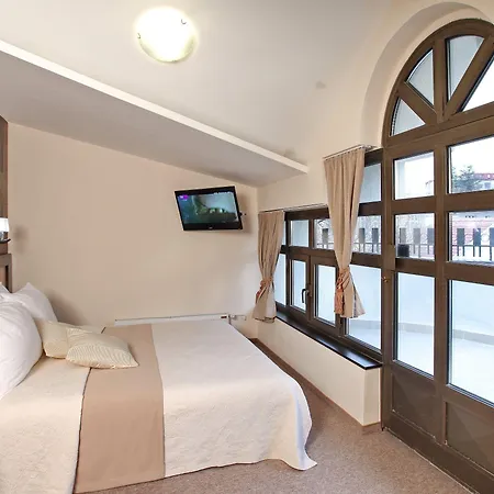 Garni Vozarev 3* Bělehrad