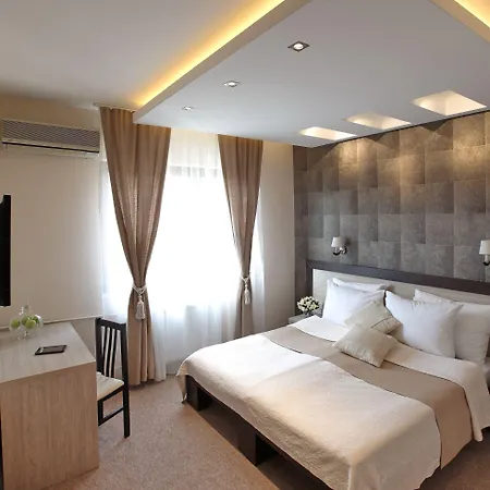 Hotel Garni Vozarev 3*