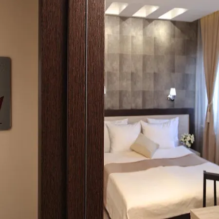 Hotel Garni Vozarev 3*